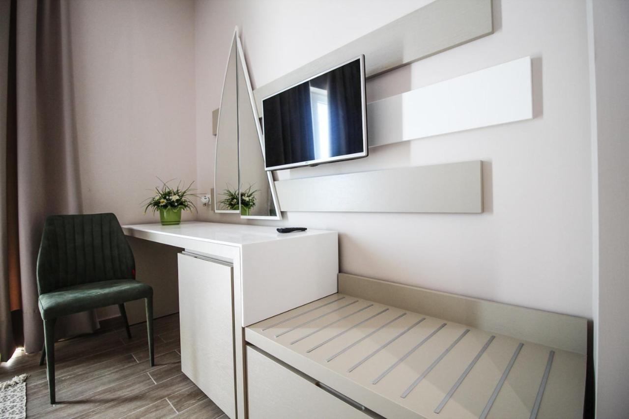 Hotel Kristera Vlorë Exteriör bild