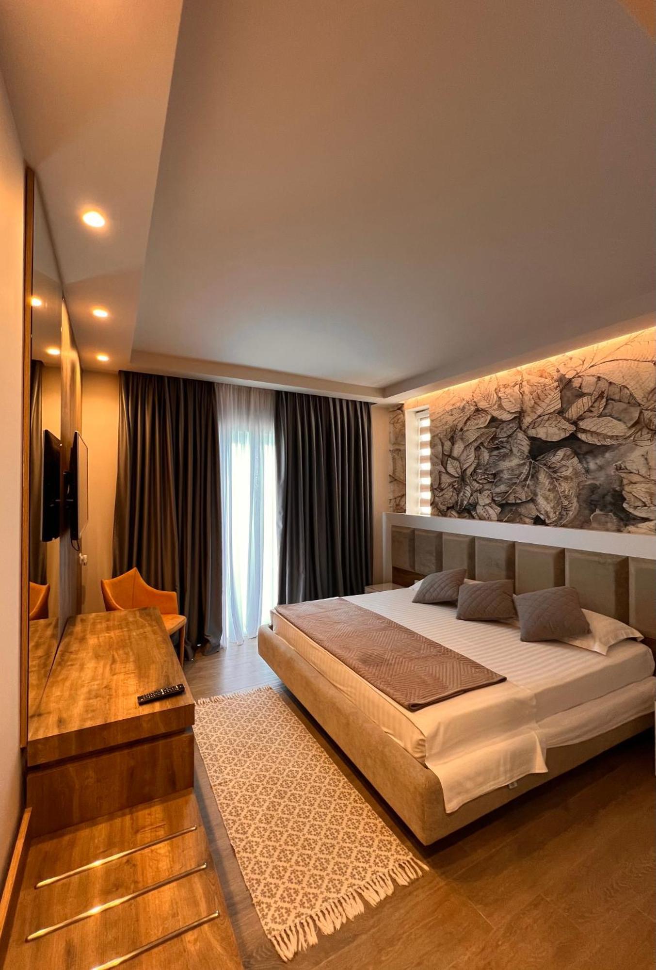 Hotel Kristera Vlorë Exteriör bild