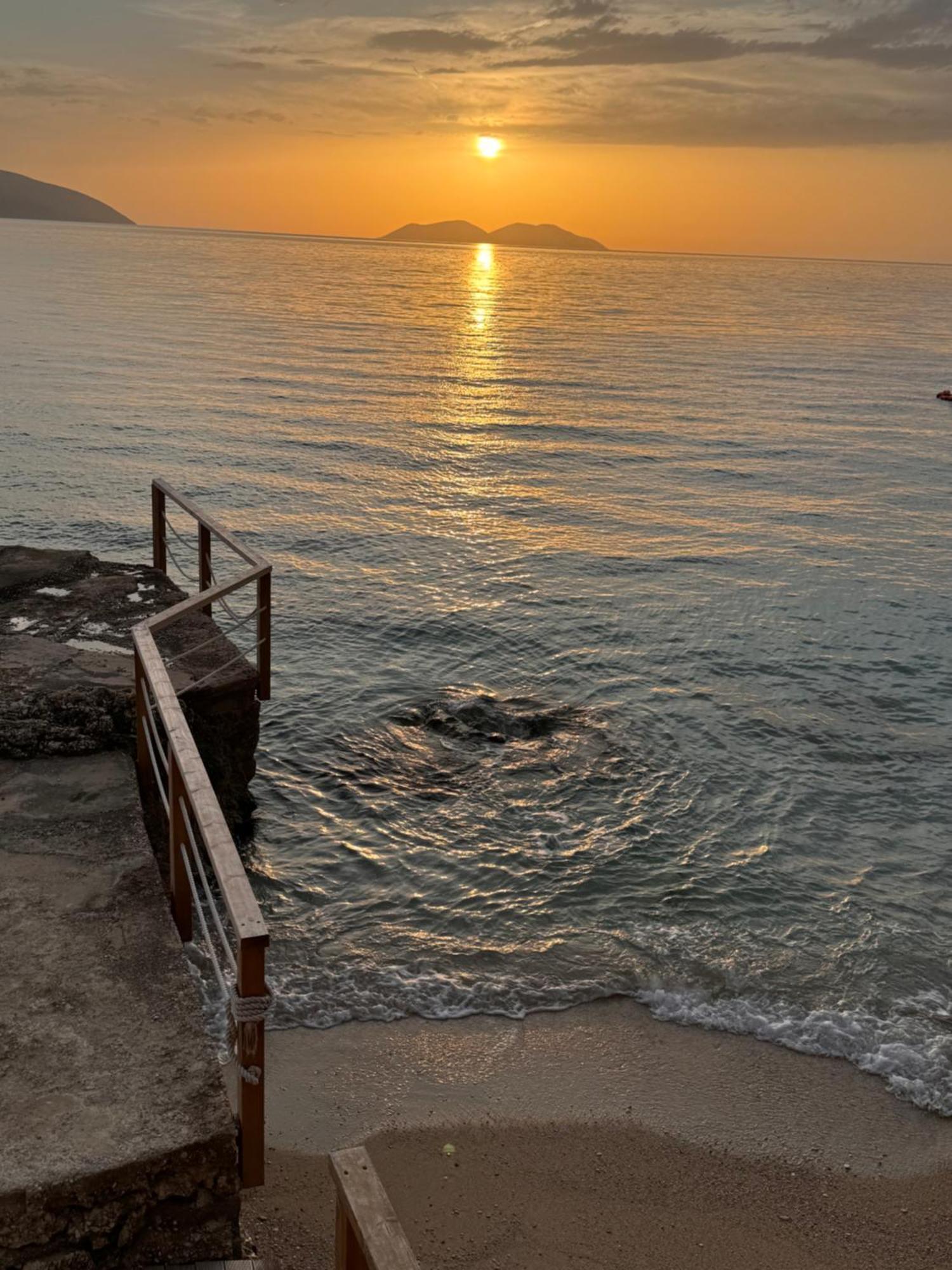 Hotel Kristera Vlorë Exteriör bild